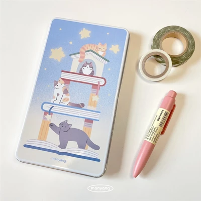 책을 쌓아올려서 틴케이스